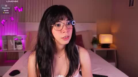 Snapshot of aprilqueenie chatting on May 2026 07:43:02 PM aprilqueenie online show from May 2026 07:43:02 PM