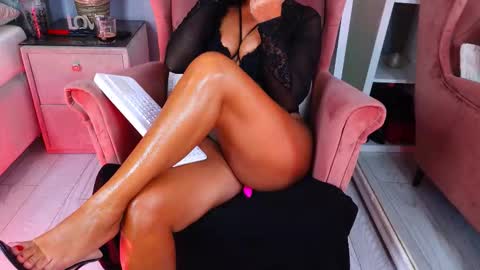 Snapshot of aqueenmonica chatting on September 2025 01:57:02 PM AQueenMonica online show from September 2025 01:57:02 PM