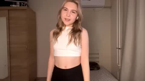 Snapshot of arabunyan chatting on November 2025 01:22:02 PM Emi online show from November 2025 01:22:02 PM