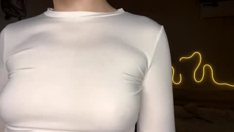 Emi online show from April 2026 04:18:01 PM