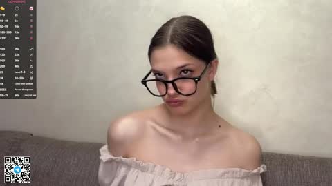 Caroline online show from April 2026 07:37:02 PM