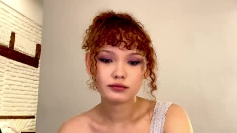 Snapshot of aresha_viree chatting on May 2026 04:07:02 AM Aresha online show from May 2026 04:07:02 AM
