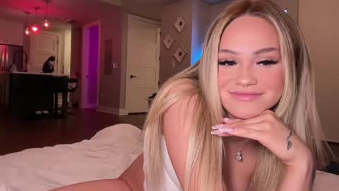 Snapshot of ari_02 chatting on June 2026 04:02:02 AM Ari online show from June 2026 04:02:02 AM