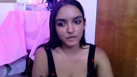 Snapshot of ari_20_ chatting on June 2026 06:12:01 PM Bella online show from June 2026 06:12:01 PM