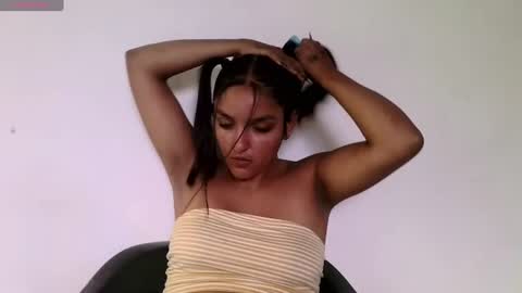 Snapshot of ari_20_ chatting on June 2026 08:11:02 PM Bella online show from June 2026 08:11:02 PM
