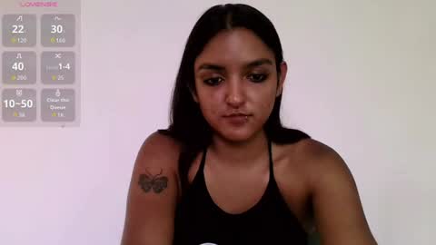 Snapshot of ari_20_ chatting on June 2026 05:18:02 PM Bella online show from June 2026 05:18:02 PM