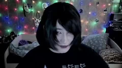 Ahri online show from November 2025 08:41:01 PM