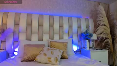 ari_lynn_ online show from November 2025 03:19:02 AM