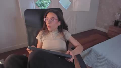 Ari Wilde online show from March 2026 12:54:01 PM