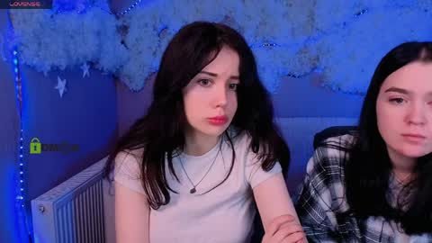 Snapshot of aria_glow chatting on April 2026 07:23:02 PM Aria online show from April 2026 07:23:02 PM