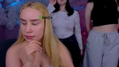 Snapshot of aria_glow chatting on April 2026 07:14:01 PM Aria online show from April 2026 07:14:01 PM