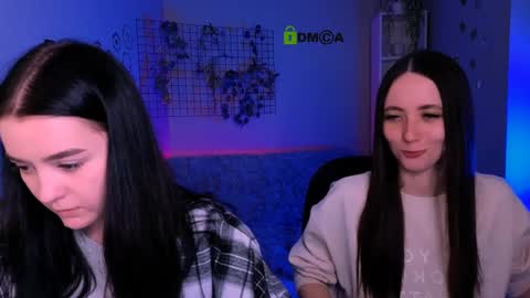 Snapshot of aria_glow chatting on April 2026 07:29:01 PM Aria online show from April 2026 07:29:01 PM