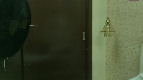 aria_sm online show from November 2025 07:07:02 PM