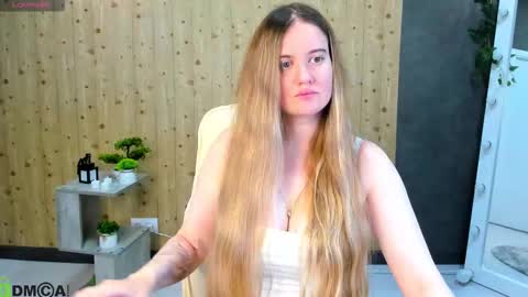 Snapshot of aria_zara chatting on November 2025 04:06:02 AM Milena online show from November 2025 04:06:02 AM