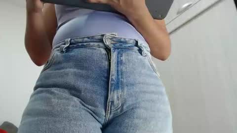 ariacoral online show from November 2025 12:49:02 PM