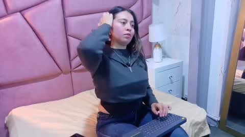 Snapshot of ariadna_14 chatting on February 2026 06:37:02 PM Ariadna online show from February 2026 06:37:02 PM