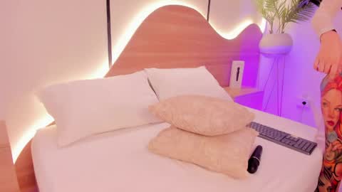 Snapshot of ariadna_boneville chatting on May 2026 02:31:01 AM A R I A D N A online show from May 2026 02:31:01 AM