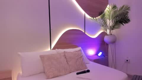 Snapshot of ariadna_boneville chatting on May 2026 02:31:01 AM A R I A D N A online show from May 2026 02:31:01 AM