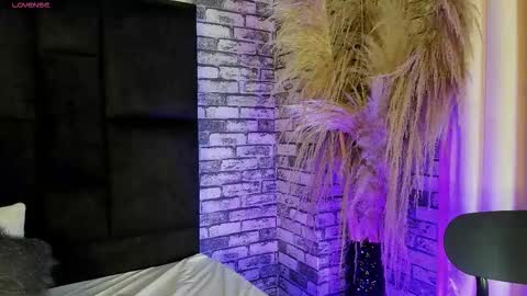 -  -. .- Ariadna -. .-  - online show from January 2026 01:02:01 PM