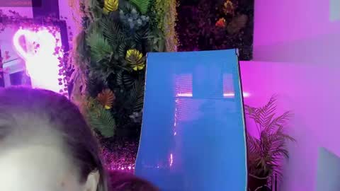 Snapshot of ariagracen chatting on April 2026 08:20:01 AM Aria online show from April 2026 08:20:01 AM