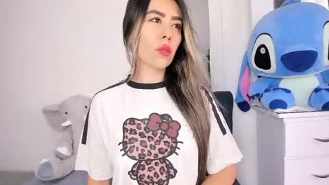 Snapshot of ariana_belucci chatting on May 2026 06:13:02 PM Ariana online show from May 2026 06:13:02 PM