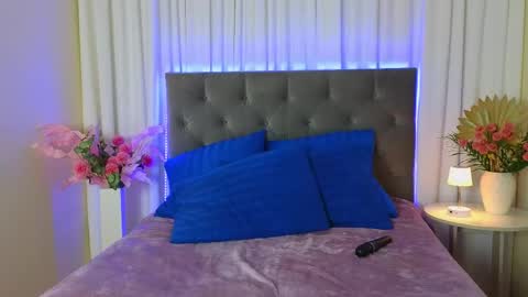 Snapshot of ariana_petite chatting on April 2026 12:23:01 AM Ariana online show from April 2026 12:23:01 AM