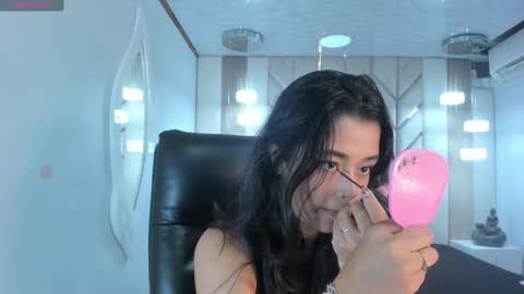 Snapshot of ariana_pierce chatting on December 2024 08:07:02 PM Ariana online show from December 2024 08:07:02 PM