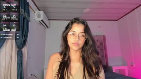 Snapshot of ariana_pierce chatting on December 2024 11:12:02 PM Ariana online show from December 2024 11:12:02 PM