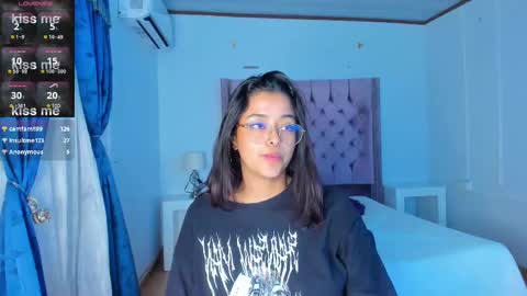 Snapshot of ariana_pierce chatting on December 2024 01:32:02 AM Ariana online show from December 2024 01:32:02 AM