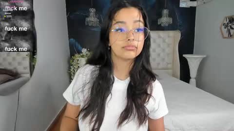 Snapshot of ariana_pierce chatting on December 2024 08:21:02 PM Ariana online show from December 2024 08:21:02 PM