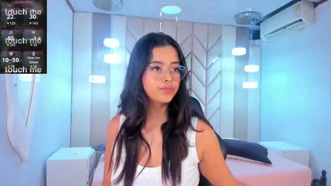 Snapshot of ariana_pierce chatting on December 2024 02:43:02 AM Ariana online show from December 2024 02:43:02 AM