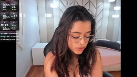 Snapshot of ariana_pierce chatting on December 2024 05:49:02 AM Ariana online show from December 2024 05:49:02 AM