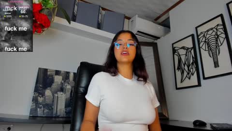 Snapshot of ariana_pierce chatting on January 2025 04:25:02 AM Ariana online show from January 2025 04:25:02 AM