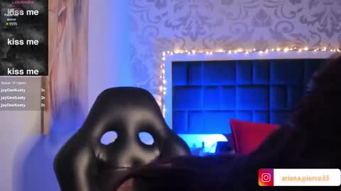 Snapshot of ariana_pierce chatting on March 2025 07:12:02 AM Ariana online show from March 2025 07:12:02 AM