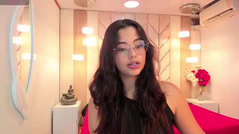 Snapshot of ariana_pierce chatting on March 2025 05:00:02 AM Ariana online show from March 2025 05:00:02 AM