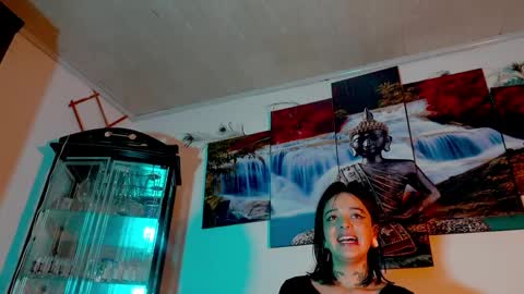 ariana_whitee online show from April 2026 12:04:01 AM