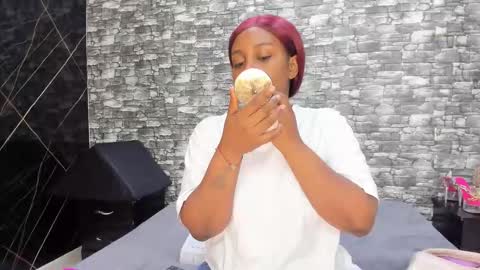 Ariana online show from October 2025 12:04:02 PM