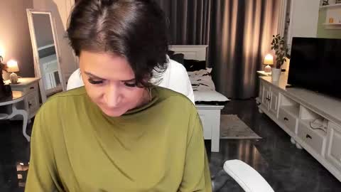 Ana online show from November 2025 03:56:02 PM