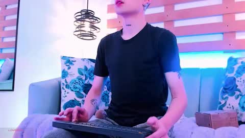 Ari  online show from October 2025 12:44:02 PM