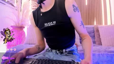 Ari  online show from November 2025 12:49:02 PM