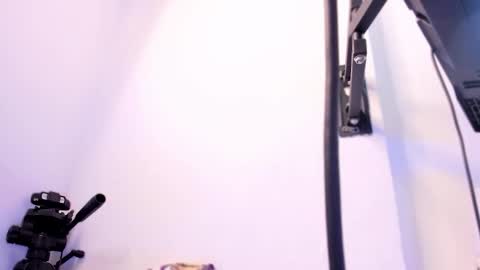 Ari  online show from December 2025 01:18:01 PM