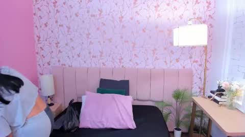 Arianna online show from December 2025 12:00:01 PM