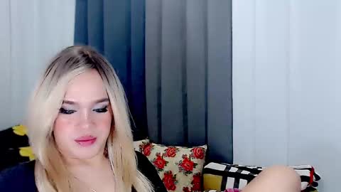 ARIANNE CUMS  online show from March 2025 12:00:01 PM