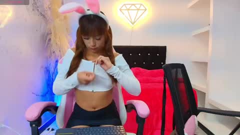 ariatna_andy online show from April 2026 06:23:01 PM