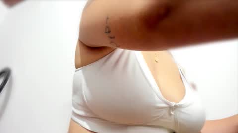 Snapshot of ariell_rose1 chatting on March 2026 02:39:02 AM Stephany online show from March 2026 02:39:02 AM