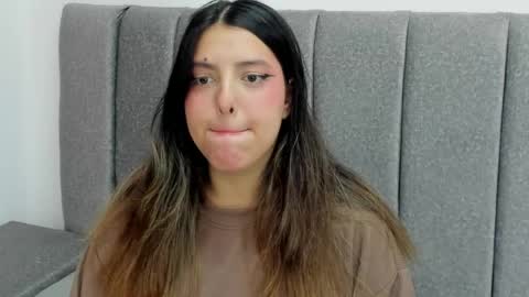 Snapshot of arihanna_london chatting on April 2026 08:13:02 PM arihanna_london online show from April 2026 08:13:02 PM