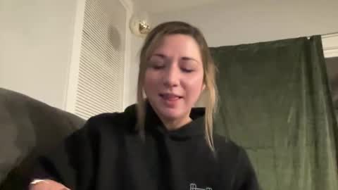 Snapshot of ariicutekitty chatting on January 2025 04:25:02 AM airskiii online show from January 2025 04:25:02 AM
