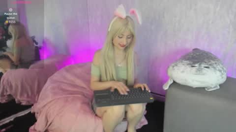 Ariel online show from November 2025 12:05:02 PM