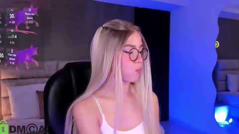 Snapshot of arinextdoor chatting on October 2025 11:59:02 PM Ari online show from October 2025 11:59:02 PM