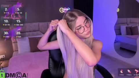 Snapshot of arinextdoor chatting on November 2025 12:24:02 AM Ari online show from November 2025 12:24:02 AM